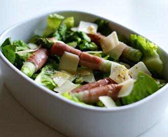 Salat med parmasan og bagte asparges rullet i parmaskinke - Dukan diæten