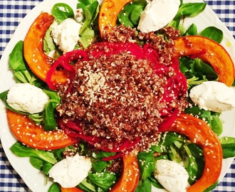 [Instagram Recipe] Low Carb in der Vorweihnachtszeit: Feldsalat mit Kürbisspalten, Rote Beete Spaghetti, Quinoa und Ziegenkäse