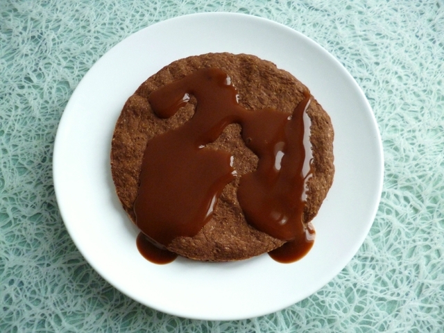 pancake hyperprotéiné cacaoté au soja avec avoine et psyllium (diététique, végan, sans sucre ni oeuf ni beurre, riche en fibres)