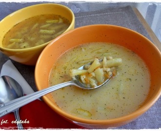 Zupa z fasolką szparagową i domowymi zacierkami