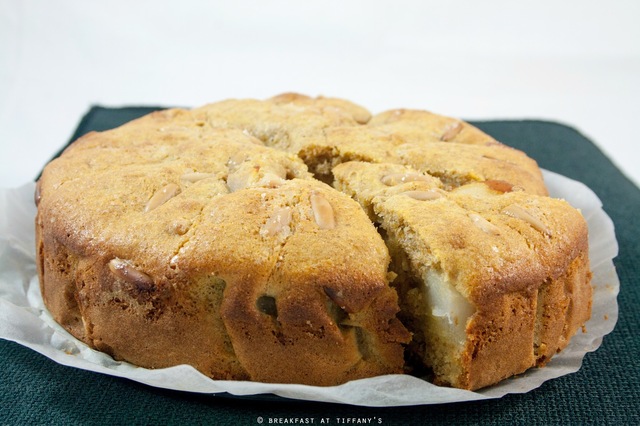 Torta soffice integrale alle pere con pinoli / Wholewheat pear & pine nuts cake recipe