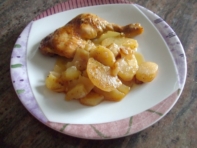 Muslos de pollo al horno con patatas, pomelo y miel