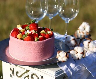 La « J’adore la fraise » de Claire Damon dans « Fou de pâtisserie » (charlotte aux fraises)