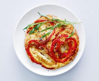 Omelett med röd paprika, parmesan och dragon