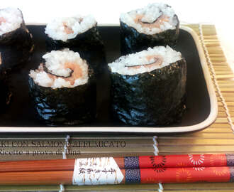 Hosomaki con salmone affumicato ricetta finto sushi