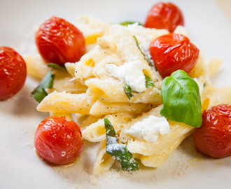 Pasta with goat cheese and oven-roasted cherry tomatoes