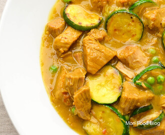 Veal stew with zucchini, peas and saffron