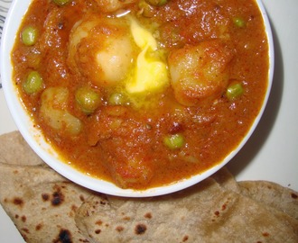 Potato butter masala with peas | Potato peas curry