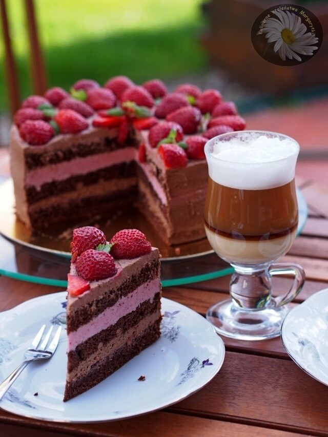 Tort czekoladowo – truskawkowy