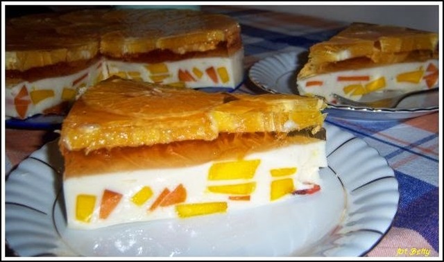 Ciasto jogurtowe z morelą, mango, pomarańczą i galaretką