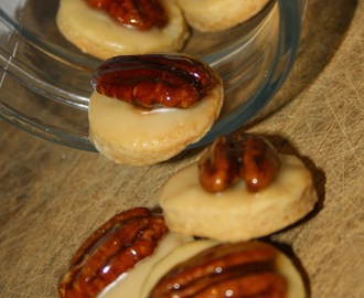 Ahornsirupkekse mit karamellisierten Pekannüssen