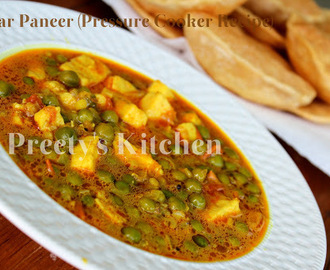 Matar Paneer/ Indian Cottage Cheese & Peas Curry (Pressure Cooker Recipe)