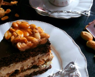 Tort Czekoladowy z Kremem z Masła Orzechowego, Karmelem i Polewą Czekoladową (Tort a'la Snickers)