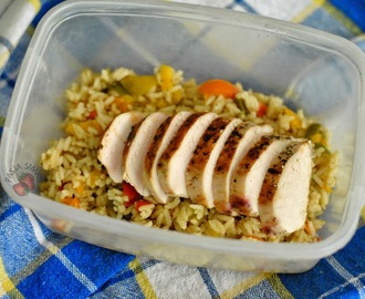 Lunchbox: Ryż z kolorową papryką i grillowanym kurczakiem (fit)