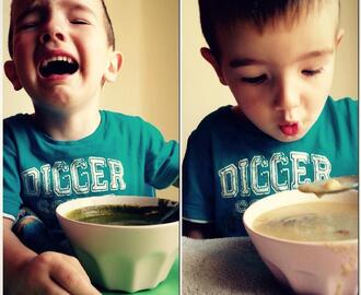 Jak gotować małemu dziecku – słoiki? Czy codziennie zupka? Dwa razy ta sama? Zamrażać?