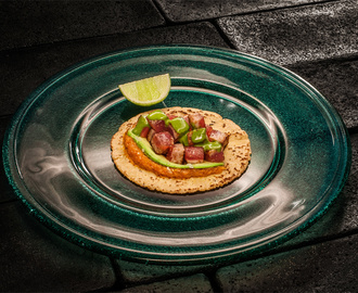 Taco de atún rojo de almadraba, salsa de chile serrano y limón verde de Roberto Ruíz