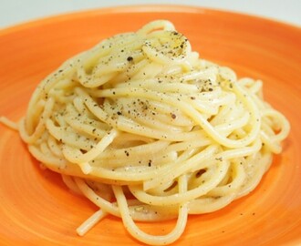 Spaghetti cacio e pepe: la ricetta originale e le sue varianti