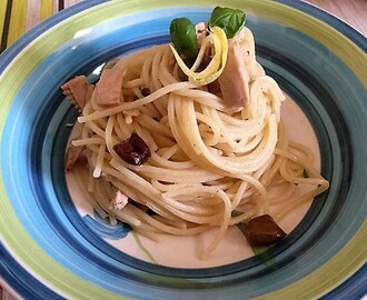 Spaghetti tonno e olive al profumo di limone