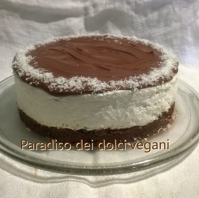 Cheesecake vegan al cocco e cioccolato (crema spalmabile alla nocciola e cacao)