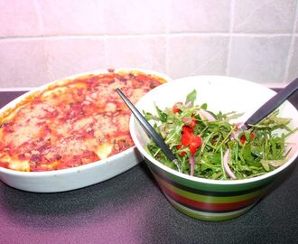 Vegitarisk lasagne med halloumi, spenat & pumpakärnor