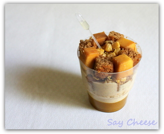 Манговый десерт с пряным бисквитом и сальсой из сладкой кукурузы