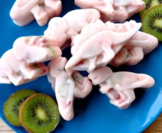 Cool Down with these Kiwi Strawberry Dinosaur Frozen Yogurt Treats