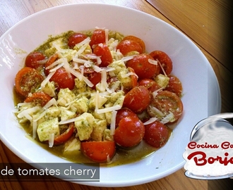 Ensalada de Tomates Cherry con Mozzarella y Salsa Pesto