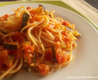 Espaguetis con verduras salteadas