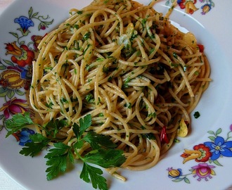 Spaghetti aglio e olio - najprostszy włoski przepis na makaron