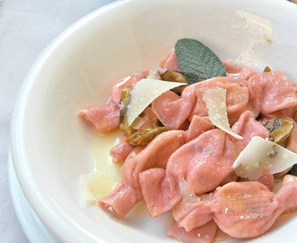 Pink Caramelle with Ricotta and Mushrooms