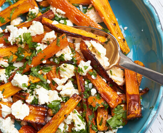 Möhrensticks mit Feta und Petersilie – Karotten aus dem Ofen
