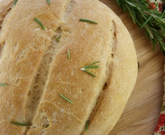 Hleb sa pečenim lukom i ruzmarinom / Baked Garlic And Rosemary Bread