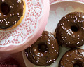 {Rezept} Super-fluffy Vanille Donuts mit Schokoglasur