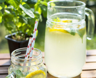 Lemoniada cytrynowa z miętą