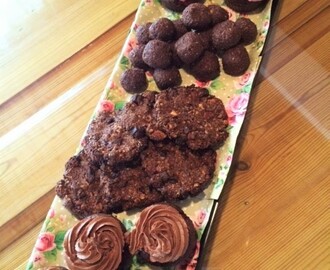 Lchf Choklad cupcakes, chokladbollar och choklad cookies
