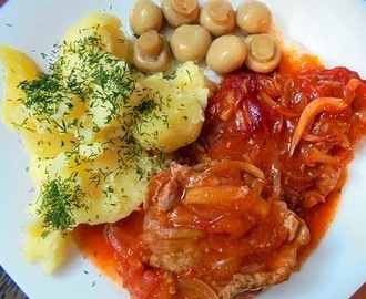 Karkówka pieczona w piekarniku z pomidorami i cebulą