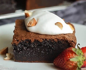 The Best Paleo Brownies With White Chocolate {Guest Post}