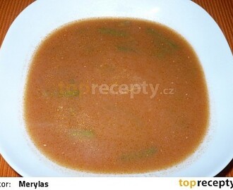 Fazolková polévka s rajčatovým protlakem