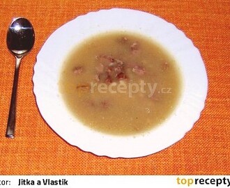 Fazolová polévka s uzeným masem