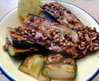 Tikvice sa suncokretovim sjemenkama :: Zucchini with sunflower seeds