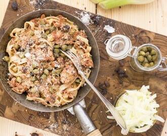 Siciliansk tonfiskpasta med kapris, parmesan och russin