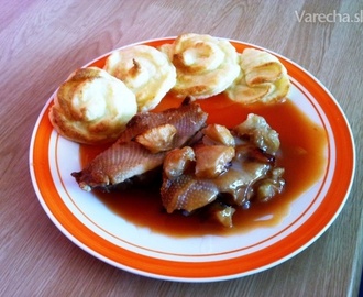 Pečené kačacie prsia so šípkovou omáčkou a zapekanou zemiakovou kašou