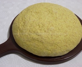Impasto di pane con farina integrale, curry e lievito madre