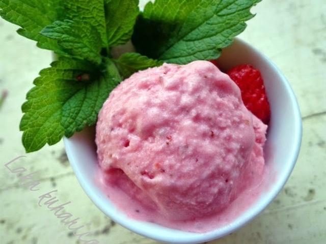 Laki sladoled od jagoda :: Easy strawberry ice cream