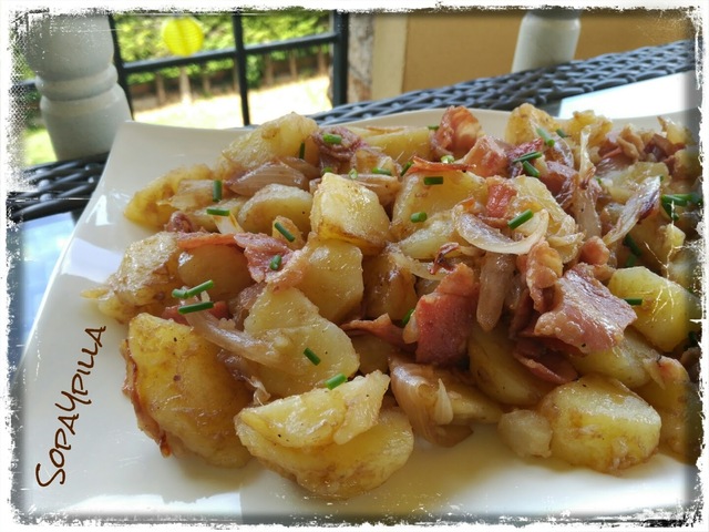 Ensalada templada de patatas y bacon