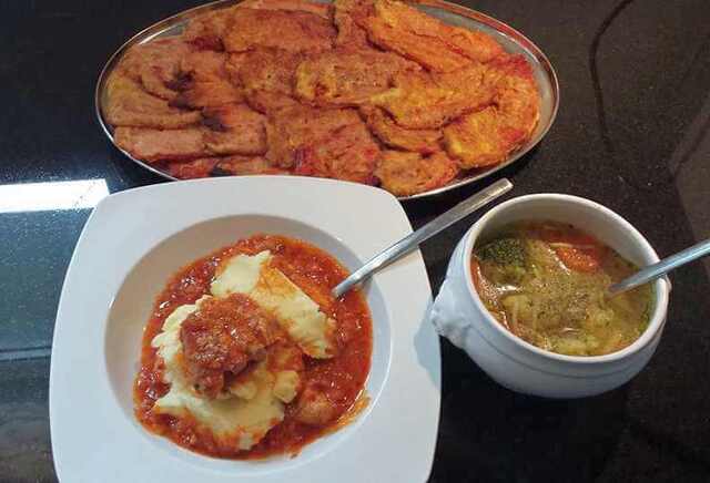 Gulaš, pohovana paprika, supa – komplet ručak