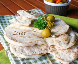 Lavas, turecki chlebek z patelni
