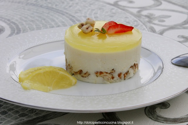 Cheesecake senza cottura al limone e cioccolato bianco, per un freschissimo dessert
