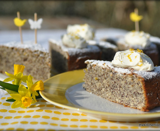 Springtime Baking: Lemon Cake with Almonds & Poppy Seeds