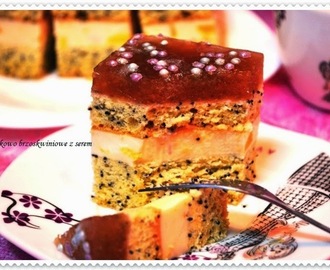 Ciasto makowe z serem i brzoskwiniami